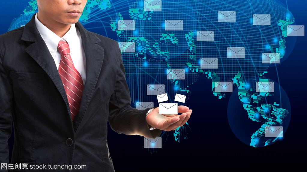 在手拿數(shù)據(jù)和信息的業(yè)務(wù)人